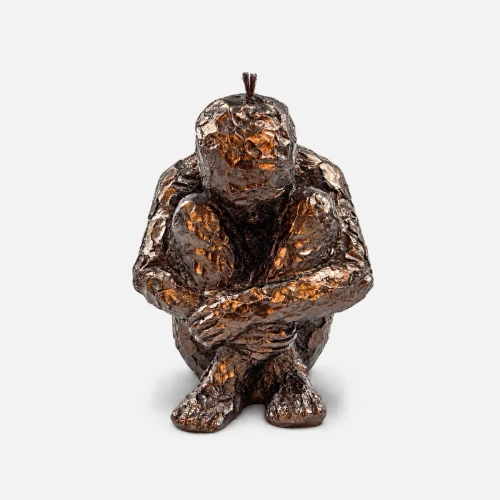 figurka-mezczyzna-siedzacy-braz-metaliczny-vicandi-front.webp.webp